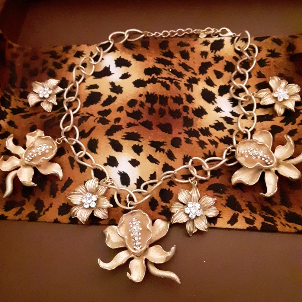 Gold embellished necklace